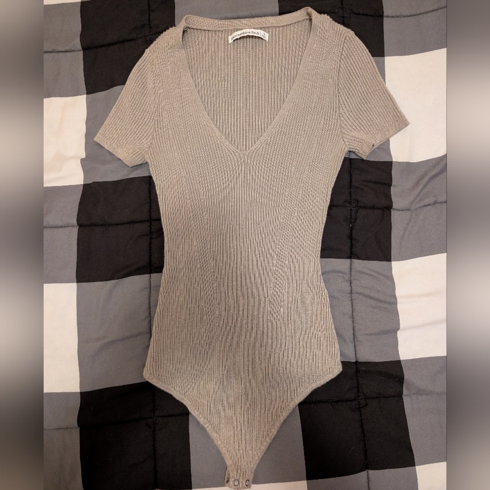 Abercrombie & Fitch Ribbed Knit Top in Gray